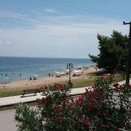 בית נופש Summer House In Nea Potidaia *